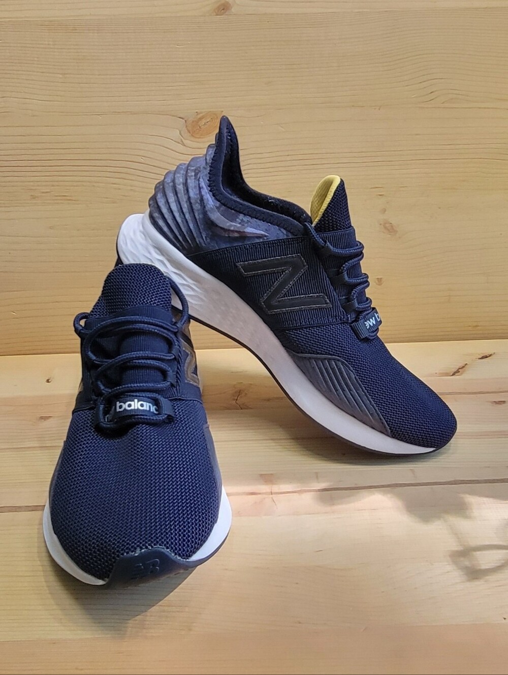 New Balance Women running fresh foam Navy Sneakers 6.5 D